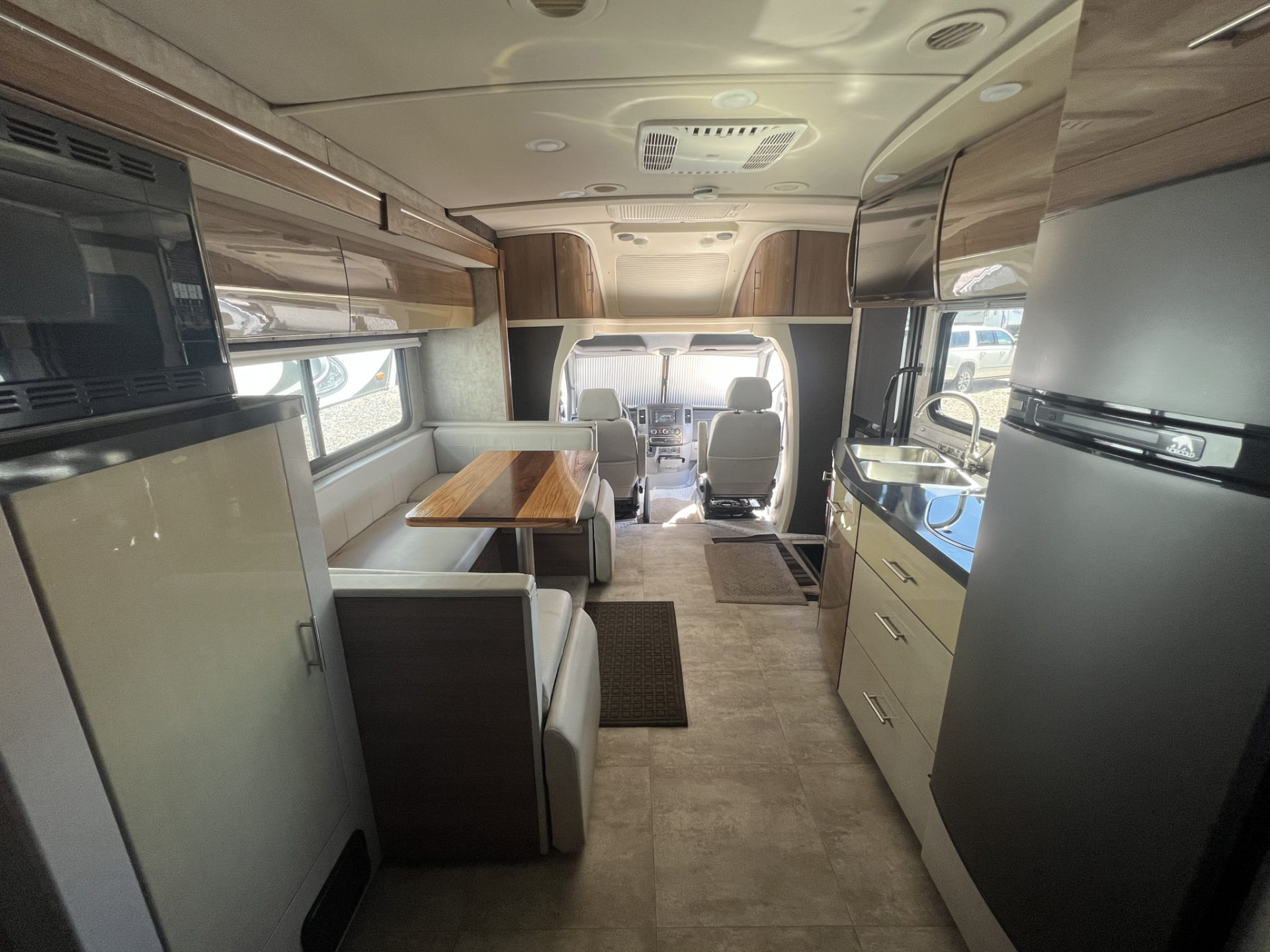 2016 Winnebago View Class C Motorhome thumbnail 7