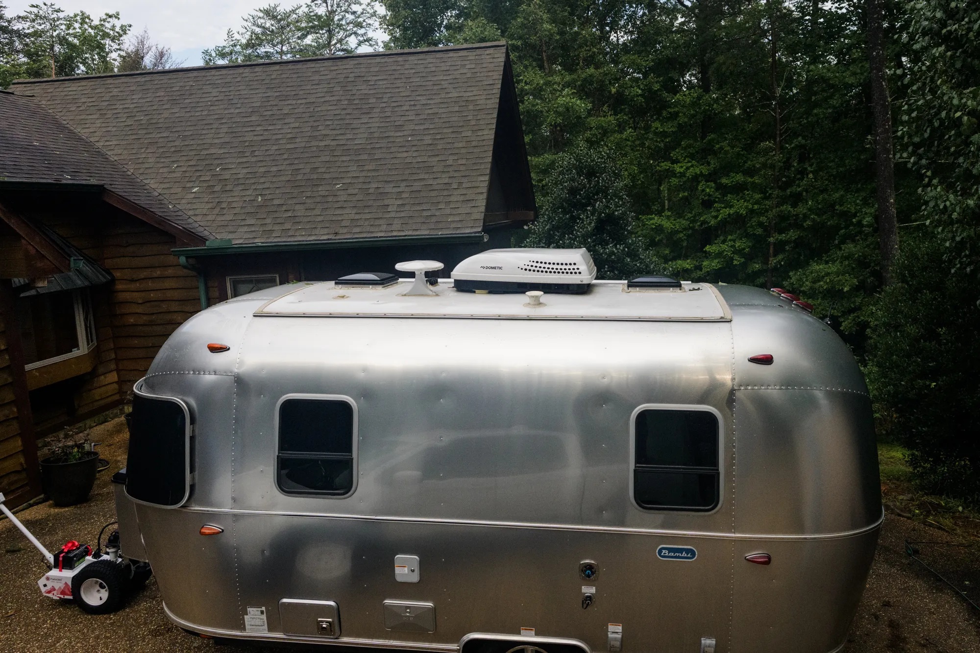 2024 Airstream Bambi 19CB thumbnail 9