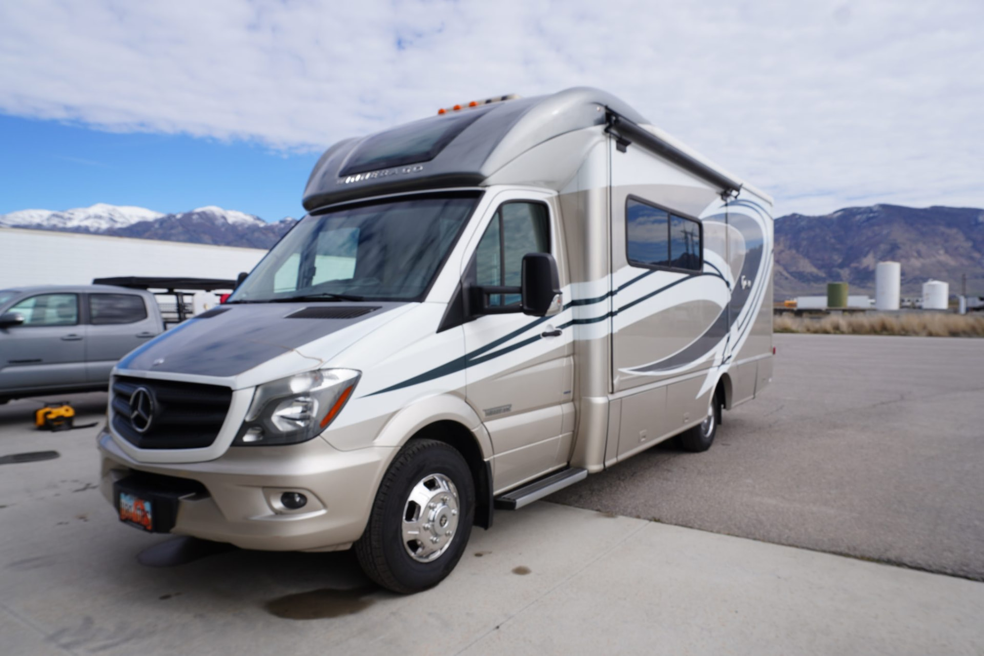 2016 Winnebago View Class C Motorhome thumbnail 2