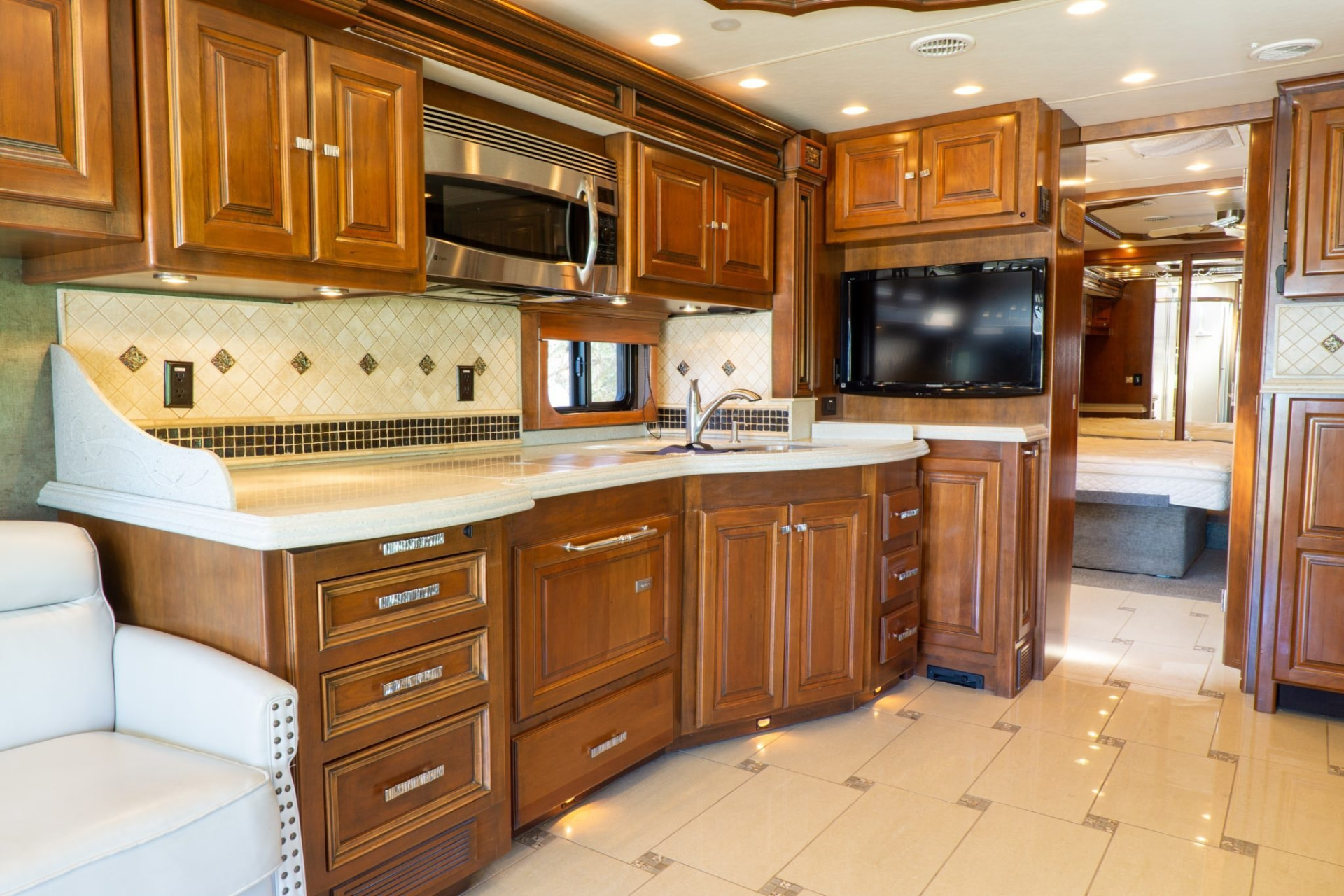 2011 Tiffin Allegro Bus 40′ Motorcoach thumbnail 3