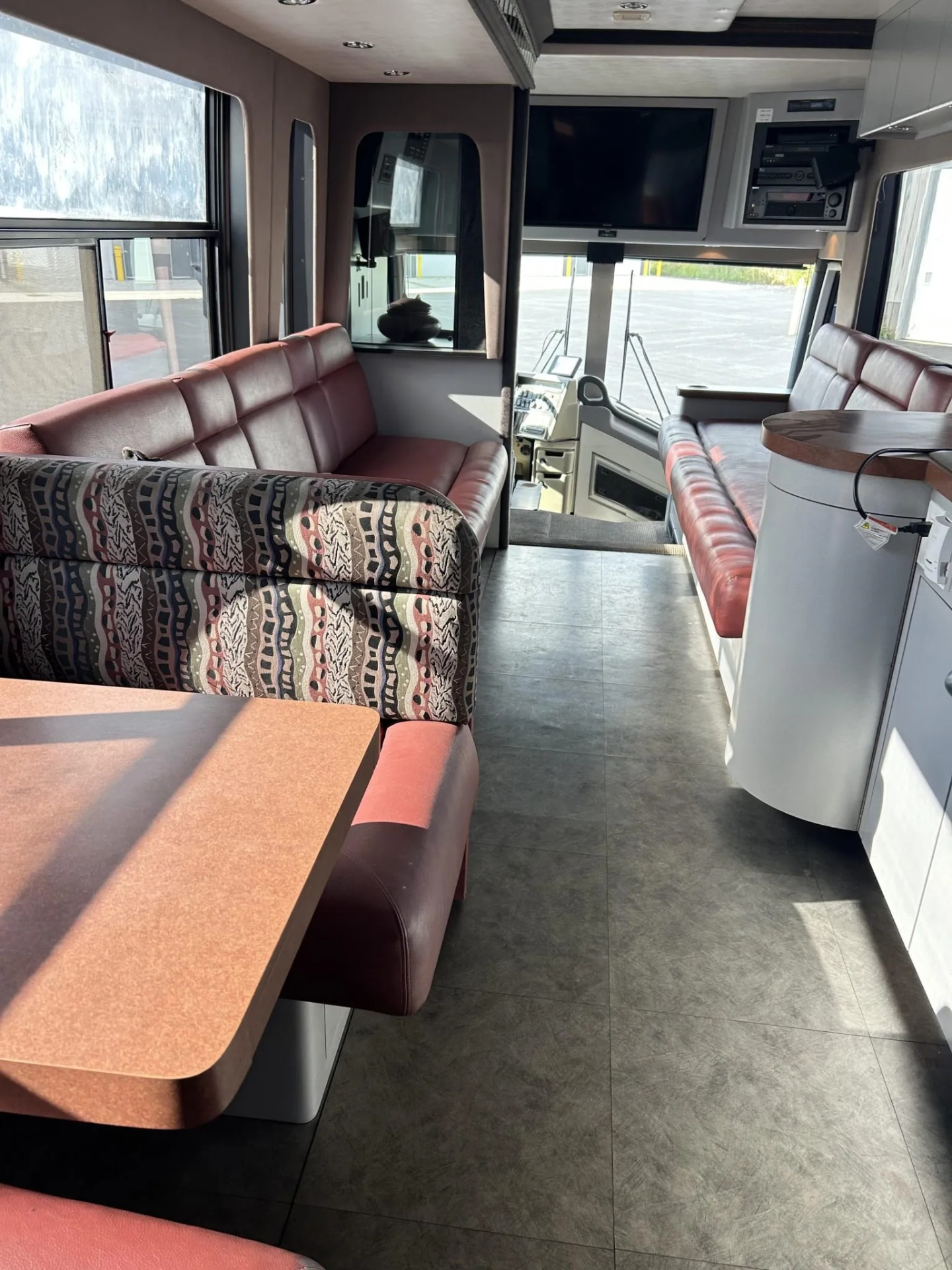 2000 MCI E4500 Renaissance 45 thumbnail 3