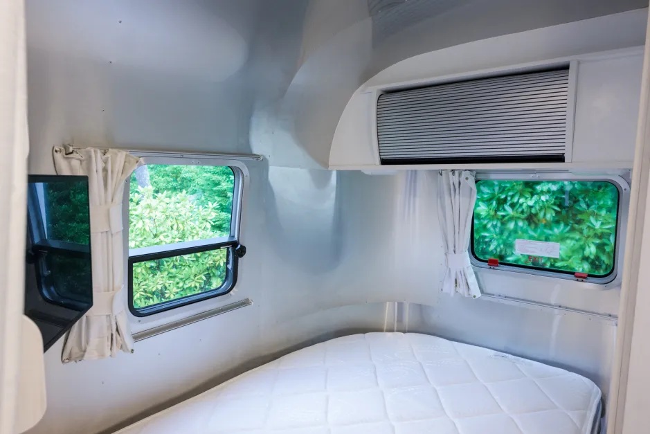 2024 Airstream Bambi 19CB thumbnail 5