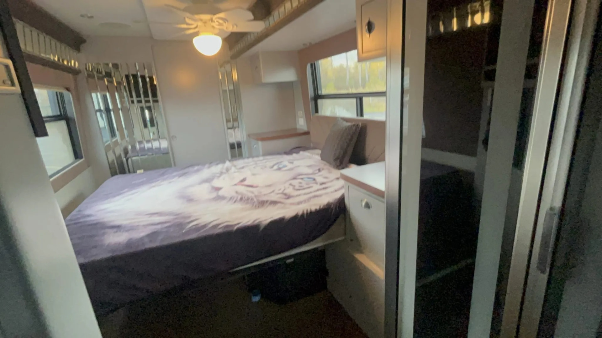 2000 MCI E4500 Renaissance 45 thumbnail 5