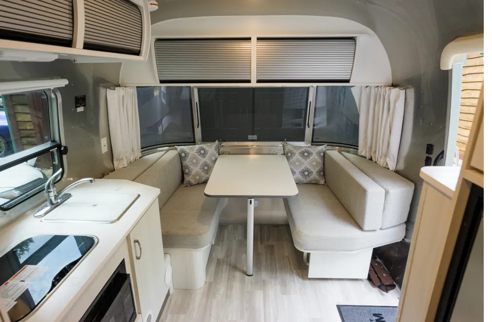 2024 Airstream Bambi 19CB thumbnail 4