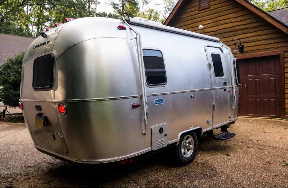 2024 Airstream Bambi 19CB thumbnail 2