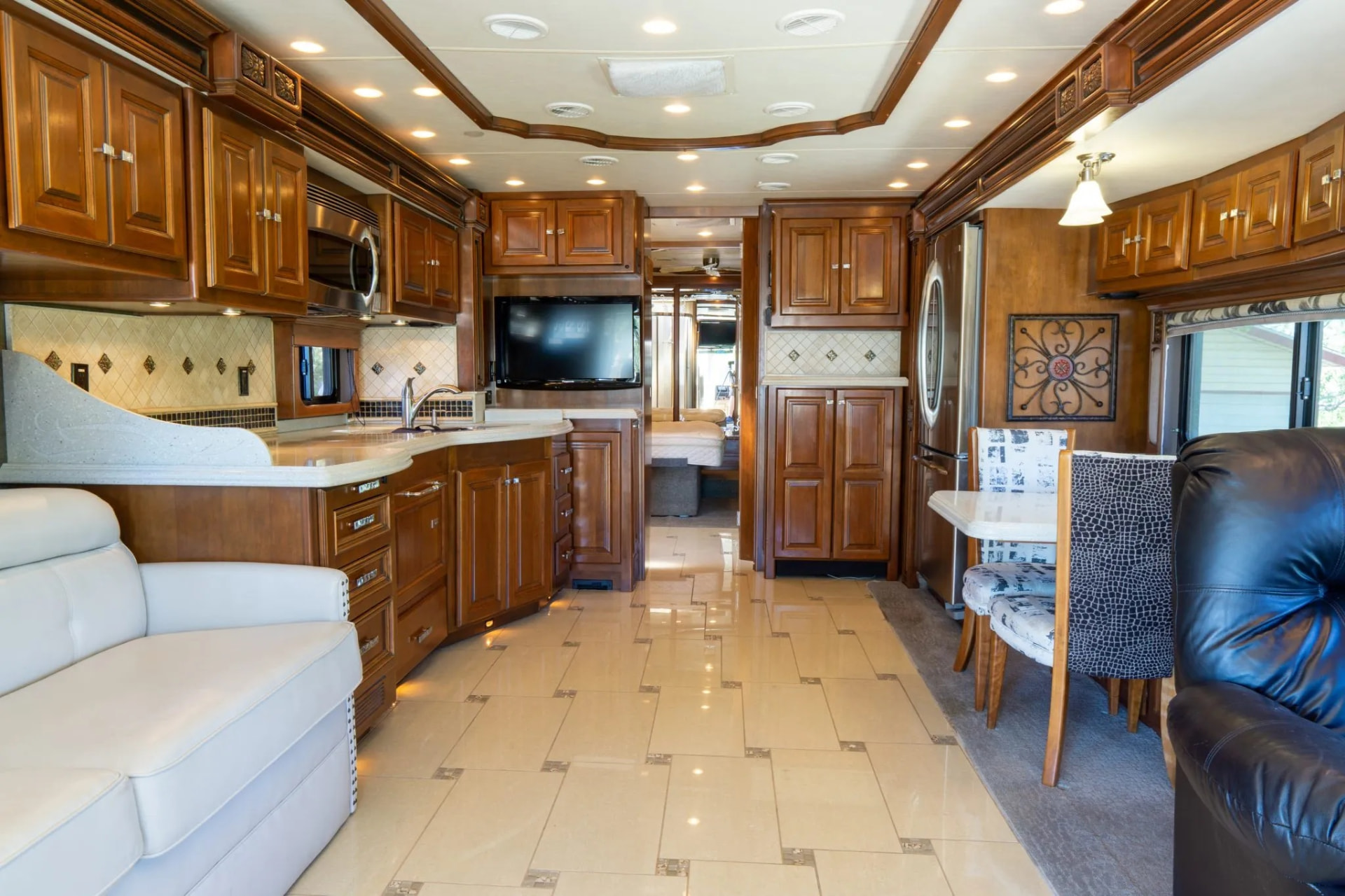 2011 Tiffin Allegro Bus 40′ Motorcoach thumbnail 5