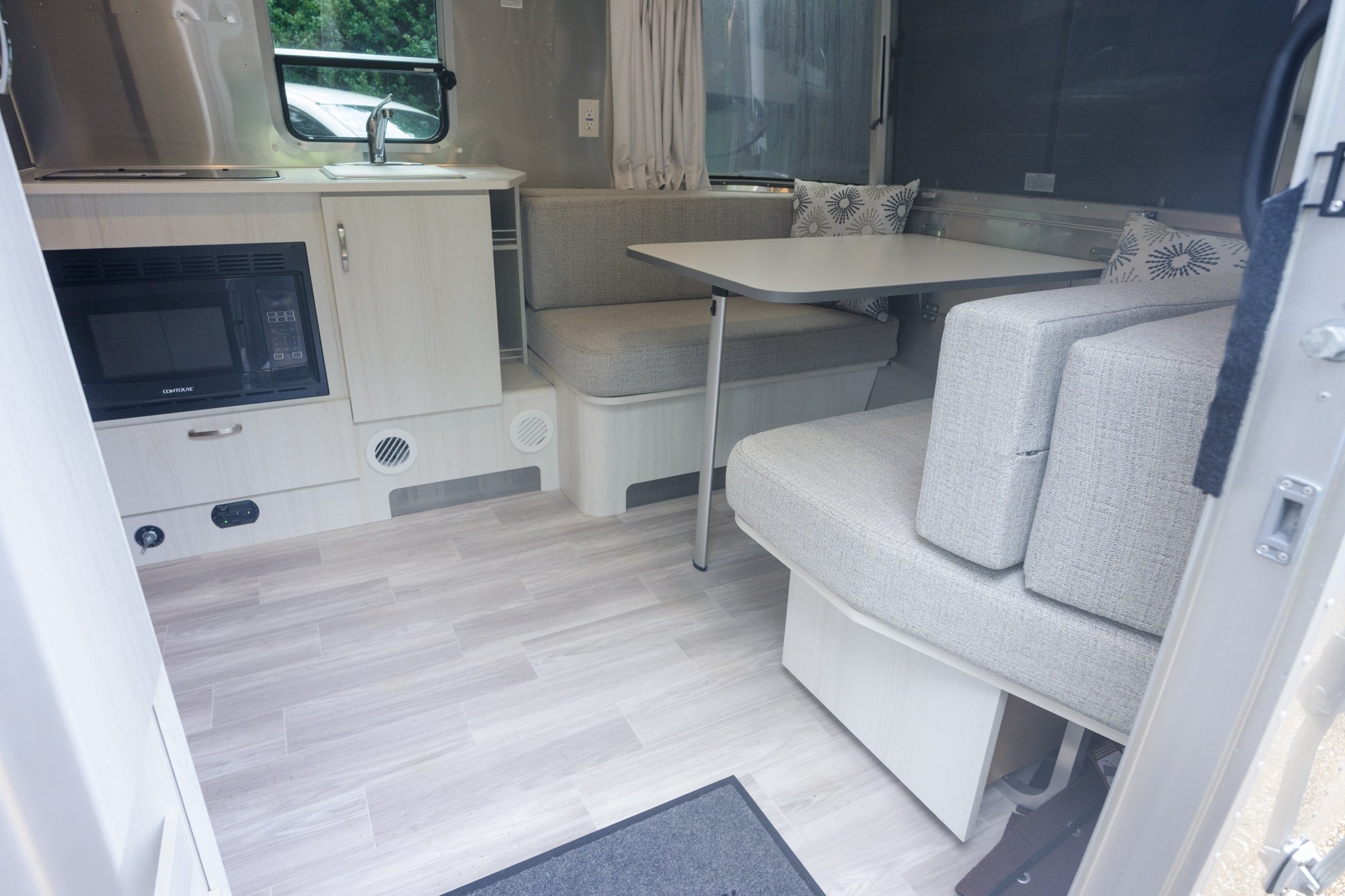 2024 Airstream Bambi 19CB thumbnail 10