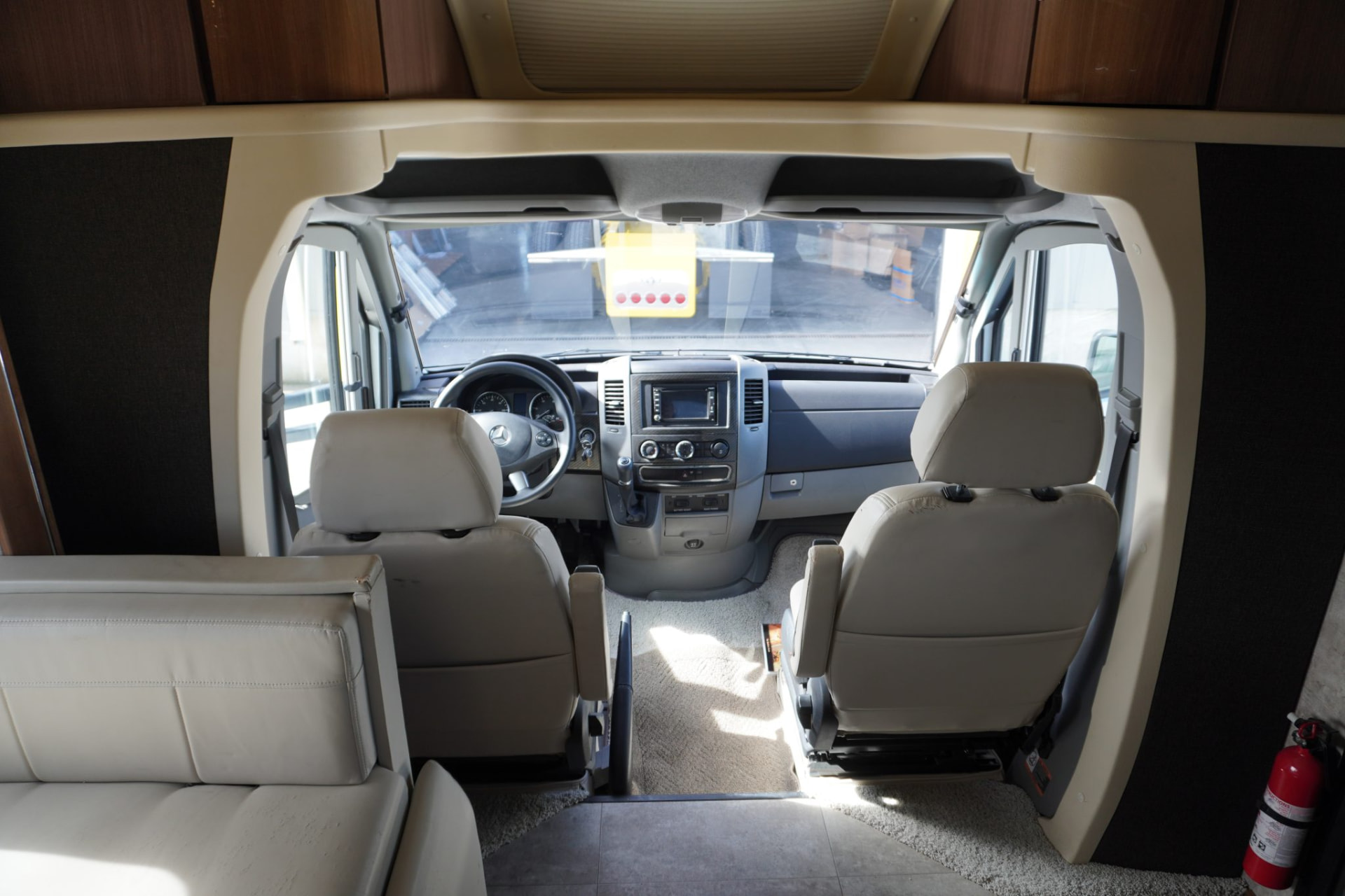 2016 Winnebago View Class C Motorhome thumbnail 6