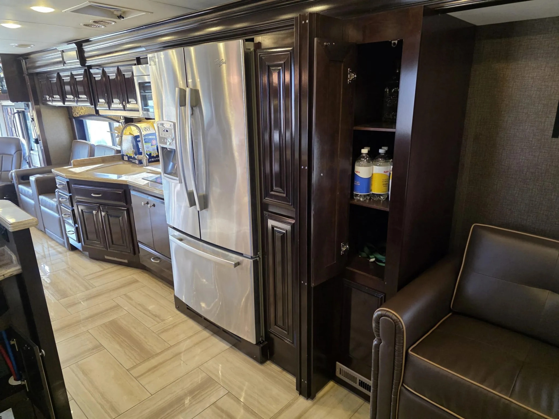 2015 Thor Motor Coach Tuscany 40DX thumbnail 3