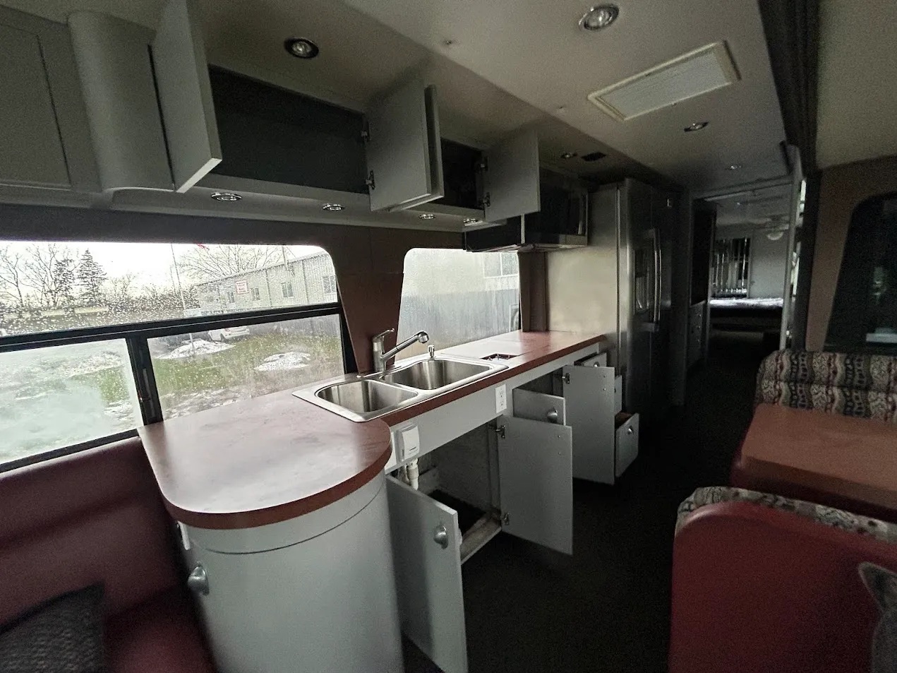 2000 MCI E4500 Renaissance 45 thumbnail 2