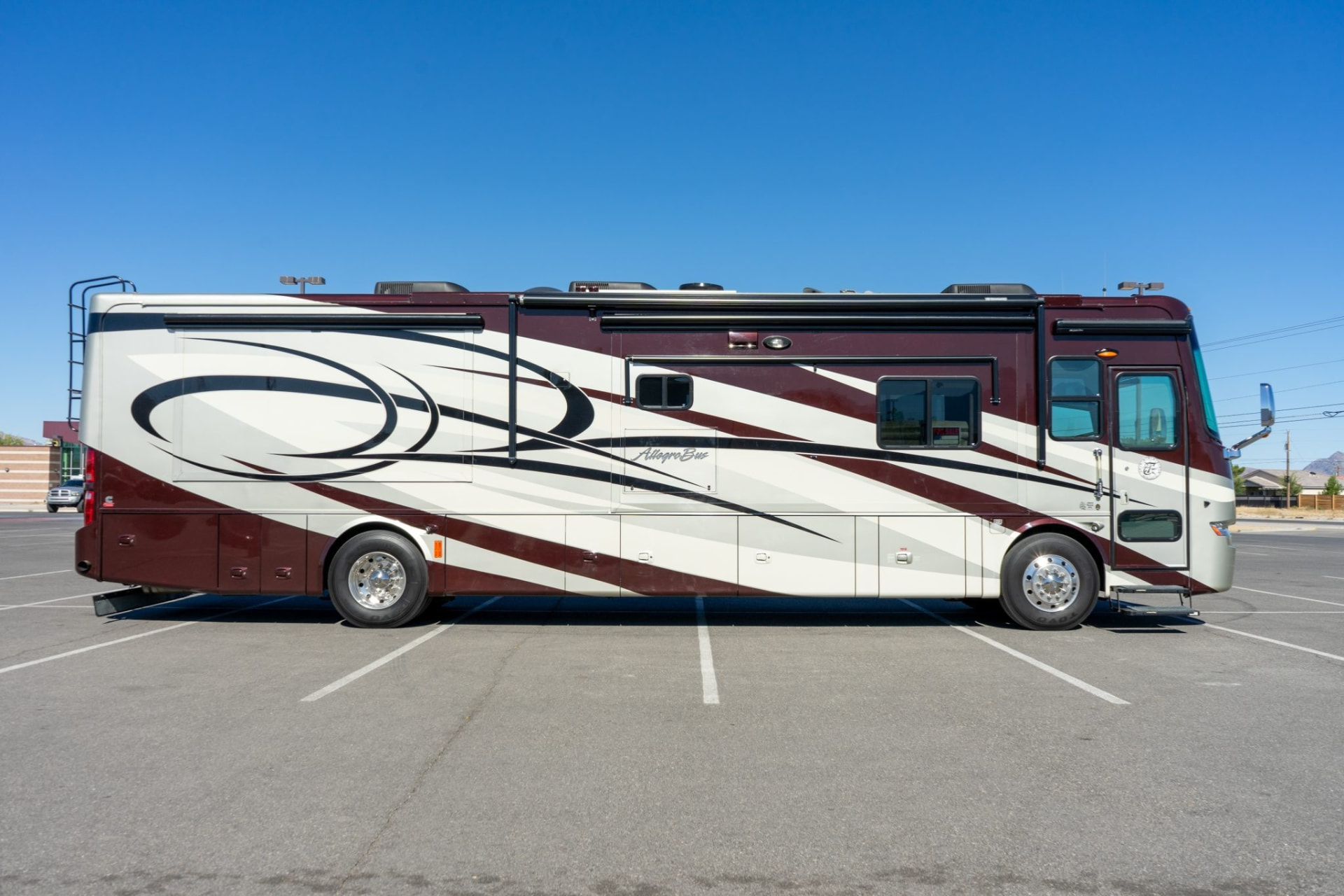 2011 Tiffin Allegro Bus 40′ Motorcoach thumbnail 2